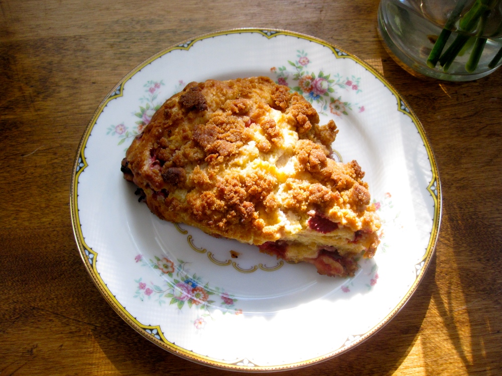 Strawberry and Crème Fraîche Scones with Brown Sugar Crumble (1/5)